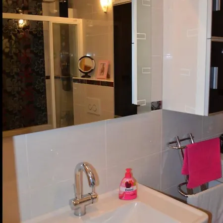 Apartman Isabela - 3 Bedrooms - Near To Mall Of *