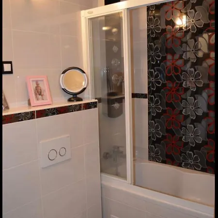 Apartman Isabela - 3 Bedrooms - Near To Mall Of *