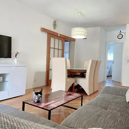 Isabela - 3 Bedrooms - Near To Mall Of